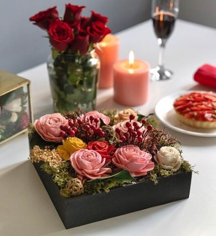 Maeva's floral birthday table decorations | Wonderland Table Decor